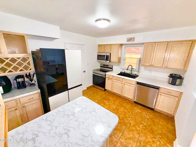 2303 Ecton Ln, Louisville, KY 40216