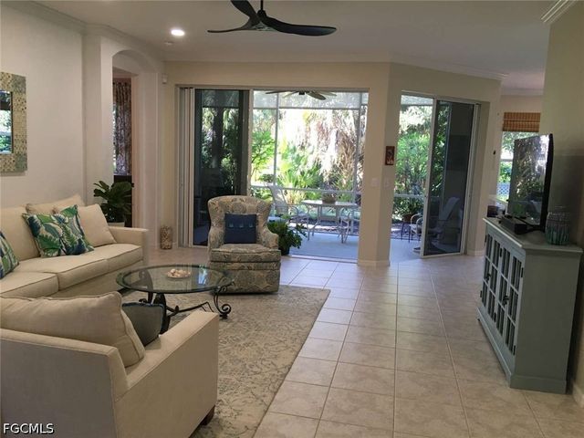 4695 Winged Foot CT 102, Naples, FL 34112