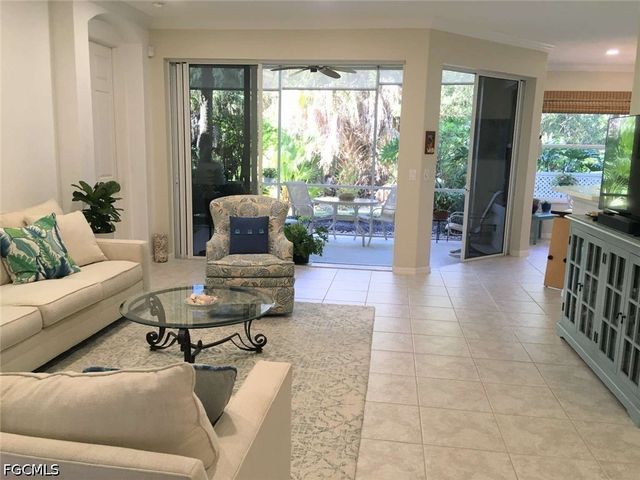 4695 Winged Foot CT 102, Naples, FL 34112