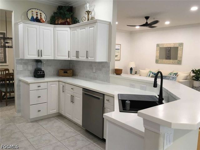 4695 Winged Foot CT 102, Naples, FL 34112