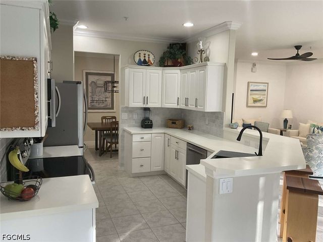 4695 Winged Foot CT 102, Naples, FL 34112