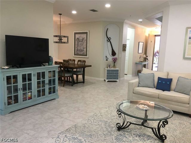 4695 Winged Foot CT 102, Naples, FL 34112