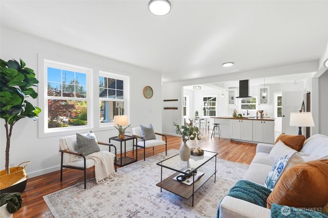 24305 90th Avenue W, Edmonds, WA 98026