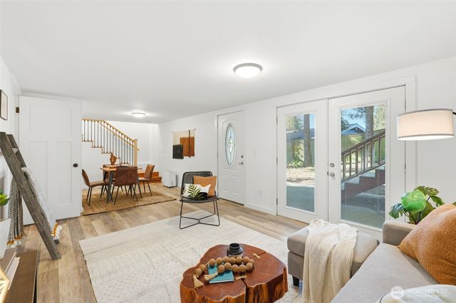 24305 90th Avenue W, Edmonds, WA 98026