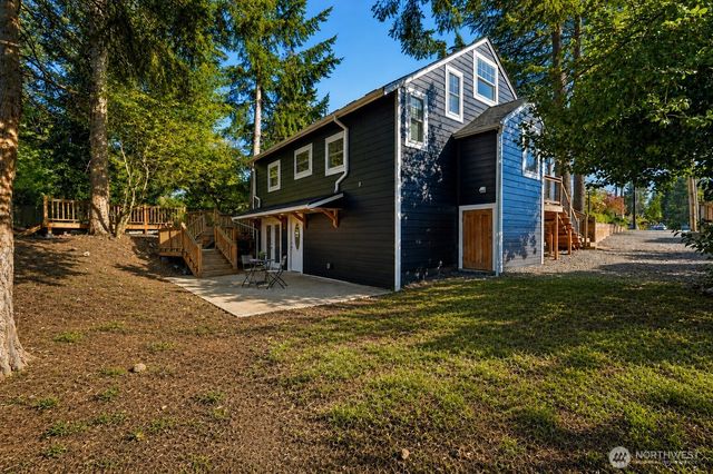 24305 90th Avenue W, Edmonds, WA 98026