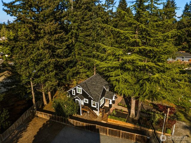 24305 90th Avenue W, Edmonds, WA 98026