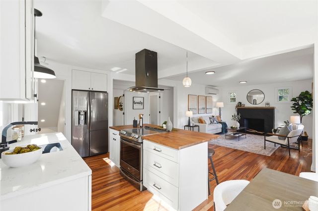 24305 90th Avenue W, Edmonds, WA 98026
