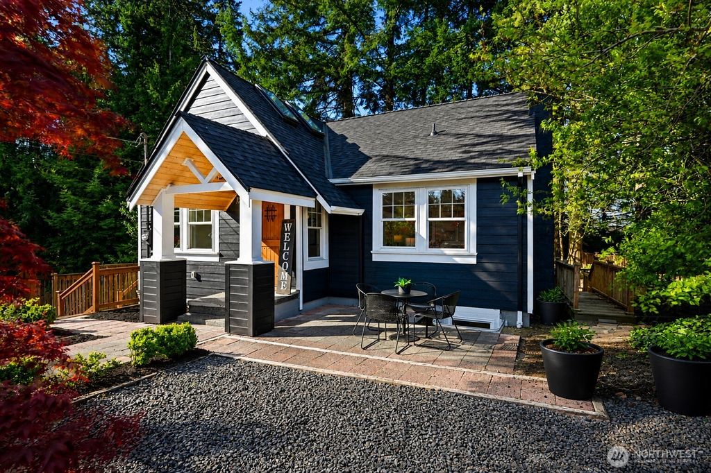 24305 90th Avenue W, Edmonds, WA 98026