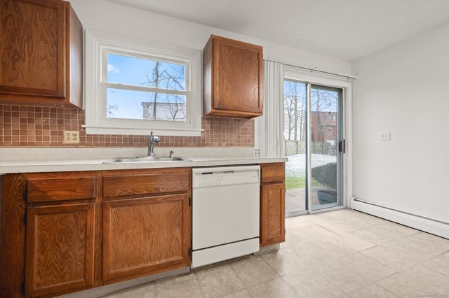 16 Lawton Road 22, Manchester, CT 06042