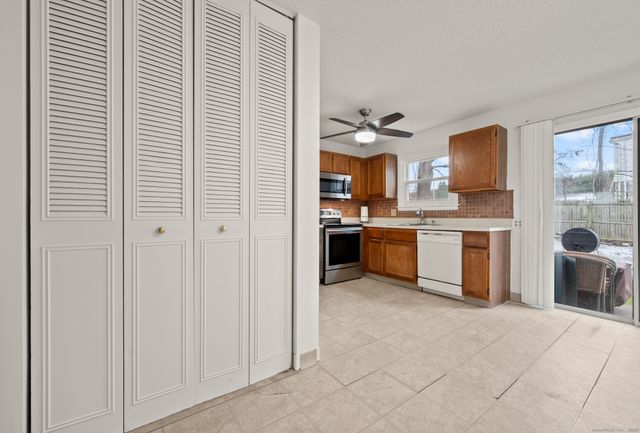 16 Lawton Road 22, Manchester, CT 06042