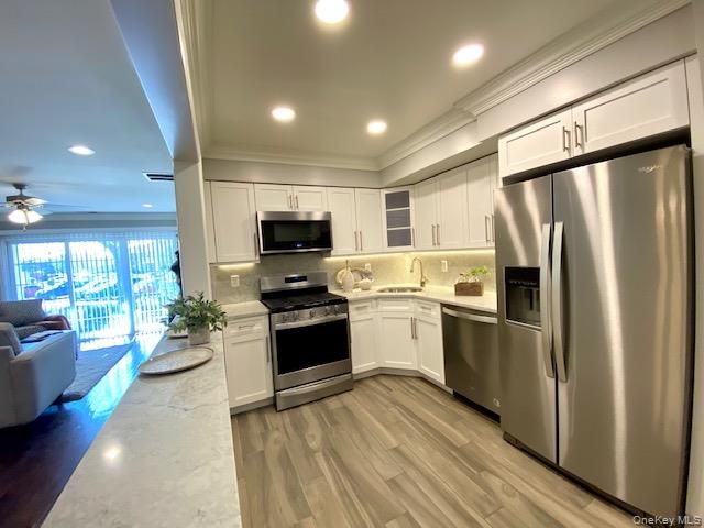 105 Westwood Drive 125, Westbury, NY 11590