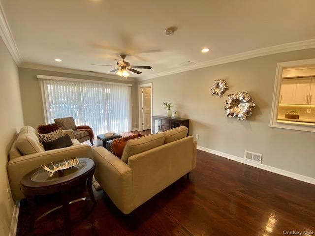 105 Westwood Drive 125, Westbury, NY 11590