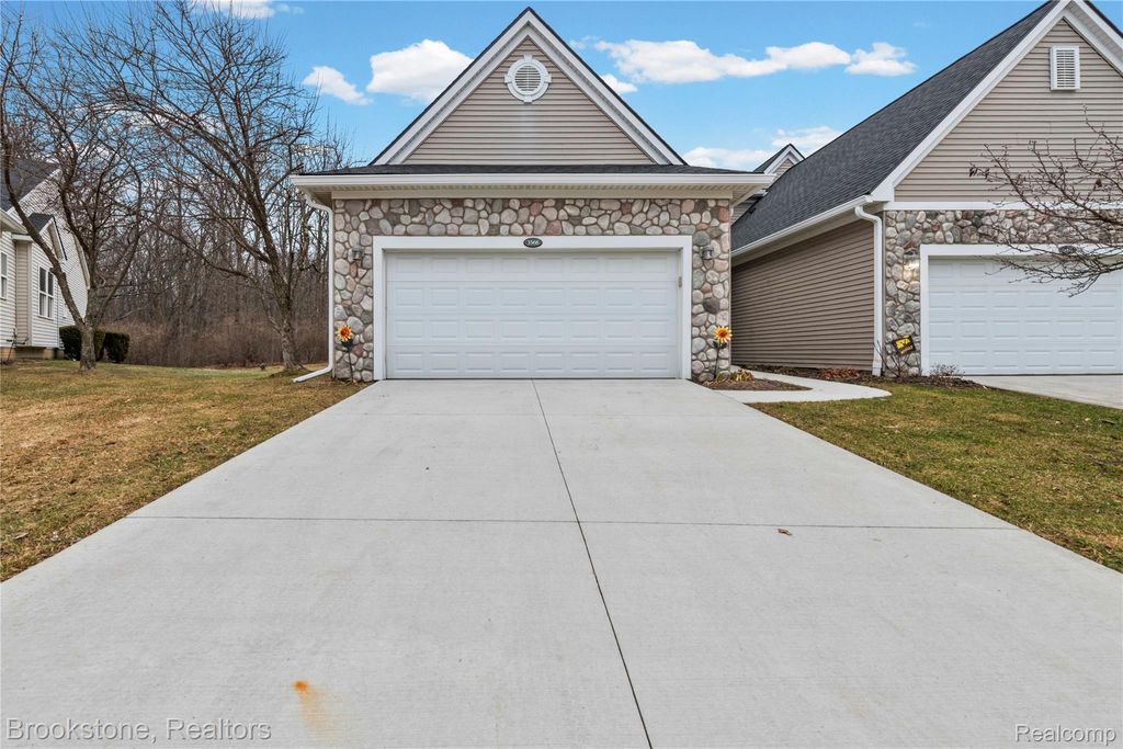 3568 Grove Lane, Auburn Hills, MI 48326
