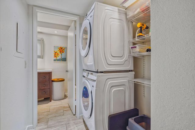 2700 Lawrence Crossley Road 103, Palm Springs, CA 92264