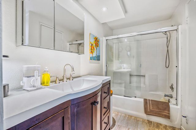 2700 Lawrence Crossley Road 103, Palm Springs, CA 92264