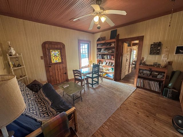 406 S Cockrell St, Alpine, TX 79830