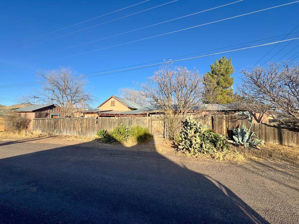 406 S Cockrell St, Alpine, TX 79830
