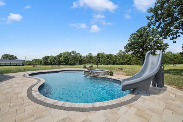 9520 Dyer Rd, Rockvale, TN 37153