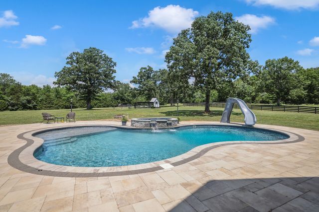 9520 Dyer Rd, Rockvale, TN 37153
