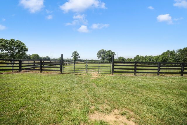 9520 Dyer Rd, Rockvale, TN 37153