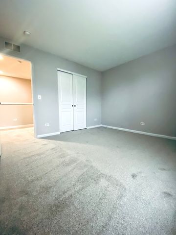 337 Devoe Drive 337, Oswego, IL 60543