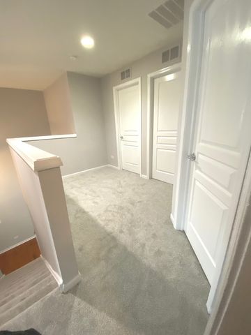 337 Devoe Drive 337, Oswego, IL 60543