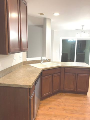 337 Devoe Drive 337, Oswego, IL 60543