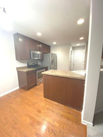 337 Devoe Drive 337, Oswego, IL 60543