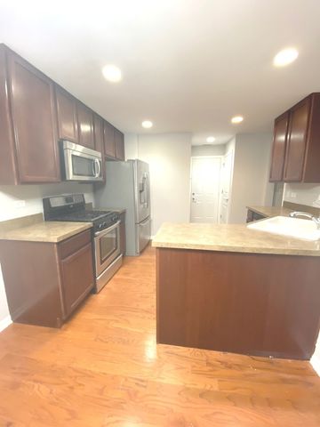 337 Devoe Drive 337, Oswego, IL 60543