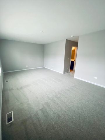 337 Devoe Drive 337, Oswego, IL 60543