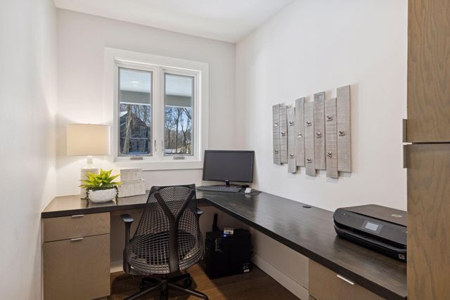 4360 Chimo East Street, Deephaven, MN 55391