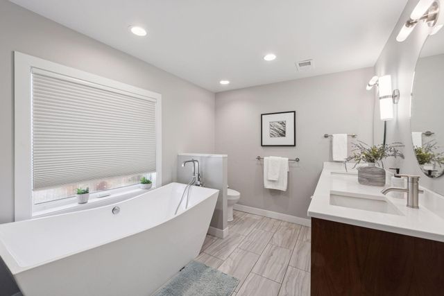 4360 Chimo East Street, Deephaven, MN 55391