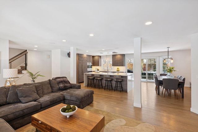 4360 Chimo East Street, Deephaven, MN 55391