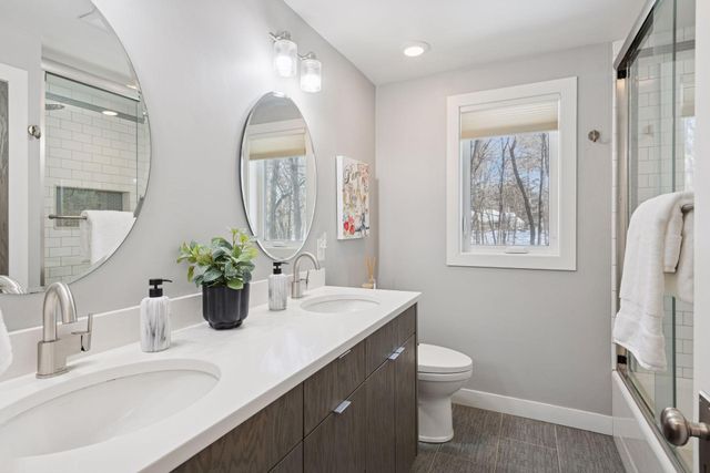 4360 Chimo East Street, Deephaven, MN 55391