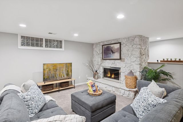 4360 Chimo East Street, Deephaven, MN 55391