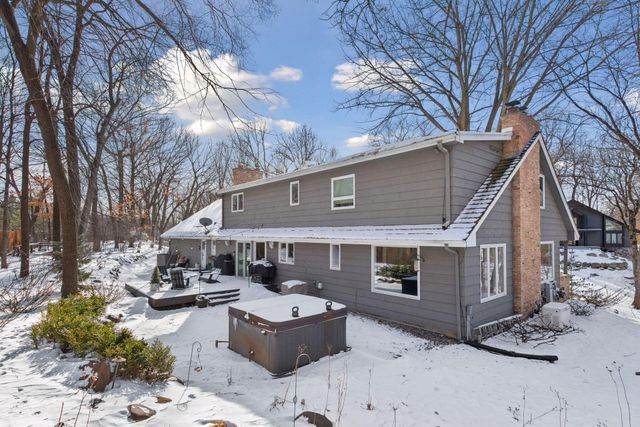 4360 Chimo East Street, Deephaven, MN 55391