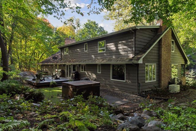 4360 Chimo East Street, Deephaven, MN 55391