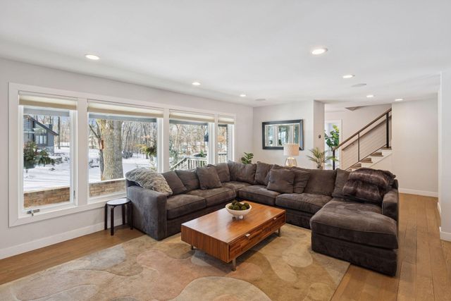 4360 Chimo East Street, Deephaven, MN 55391