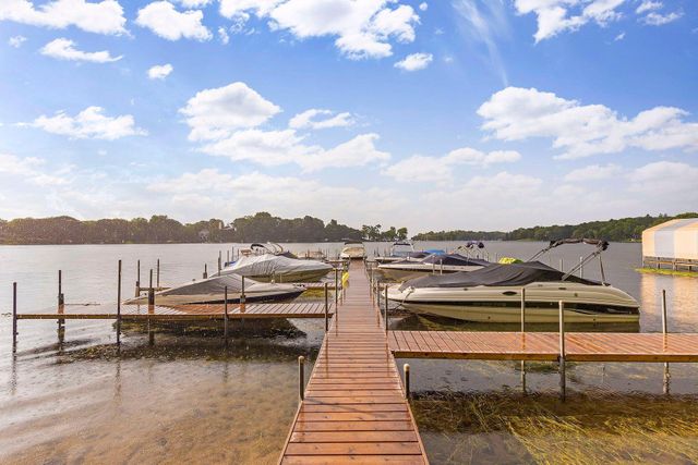 4360 Chimo East Street, Deephaven, MN 55391