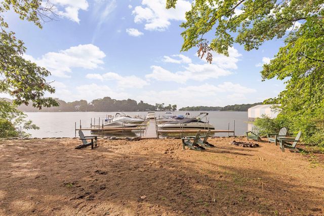 4360 Chimo East Street, Deephaven, MN 55391
