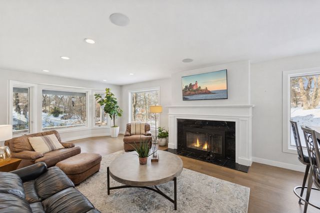 4360 Chimo East Street, Deephaven, MN 55391