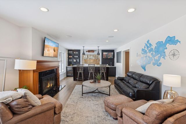 4360 Chimo East Street, Deephaven, MN 55391