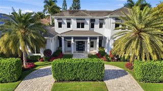 725 Harbour DR, Naples, FL 34103