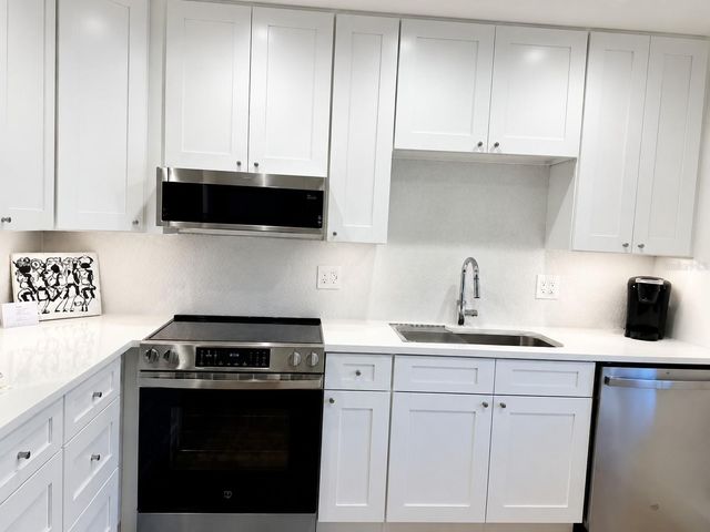 540 NEPTUNE AVENUE 7, Longboat Key, FL 34228
