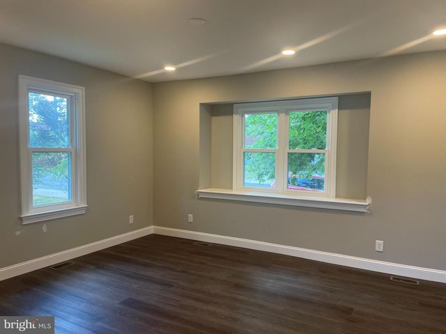 121 S 10TH ST, Quakertown, PA 18951