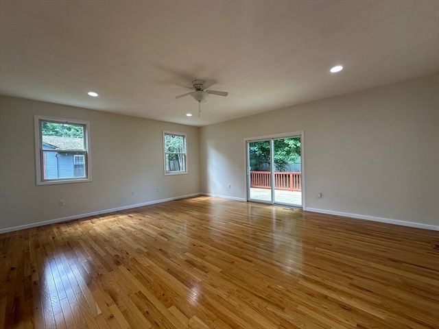 136 Thompkins Avenue, East Longmeadow, MA 01028