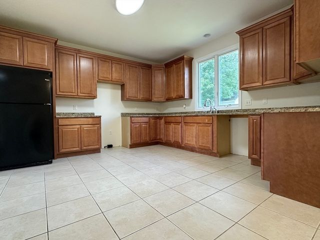 136 Thompkins Avenue, East Longmeadow, MA 01028