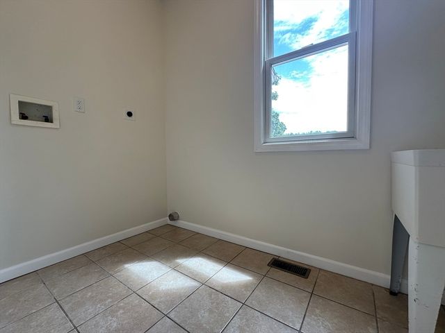 136 Thompkins Avenue, East Longmeadow, MA 01028