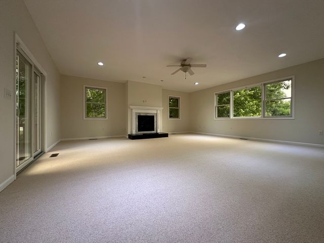 136 Thompkins Avenue, East Longmeadow, MA 01028