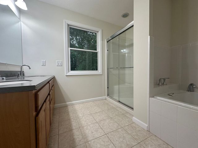 136 Thompkins Avenue, East Longmeadow, MA 01028
